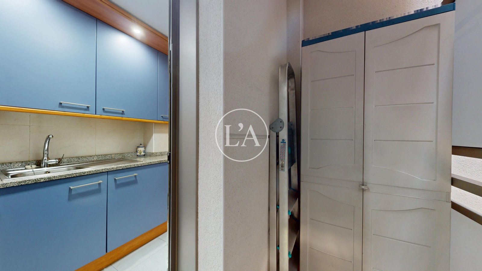Apartamento en venta Maldivas III con garaje y piscina. salida cocina
