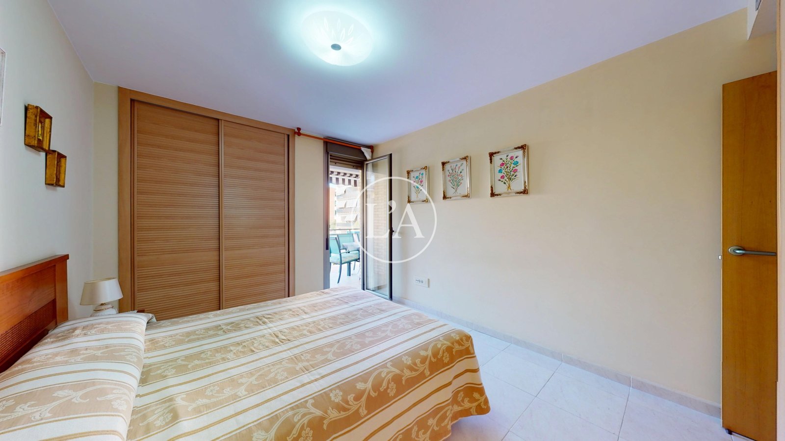 Apartamento en venta Maldivas III con garaje y piscina. cama