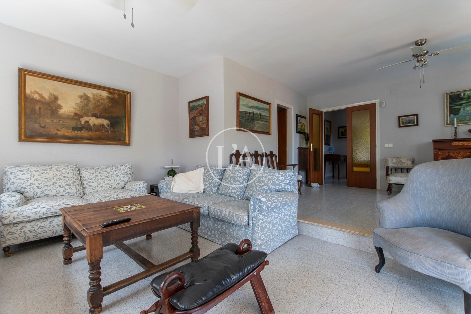 Casa unifamiliar con piscina en la Dorada Cambrils sofás salón