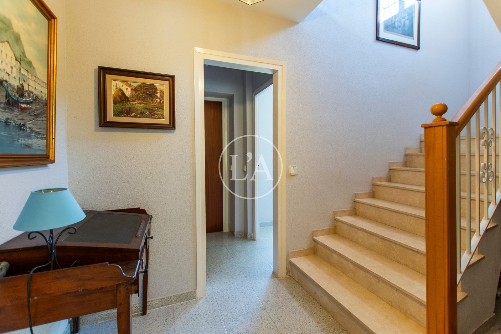 Casa unifamiliar con piscina en la Dorada Cambrils escalera