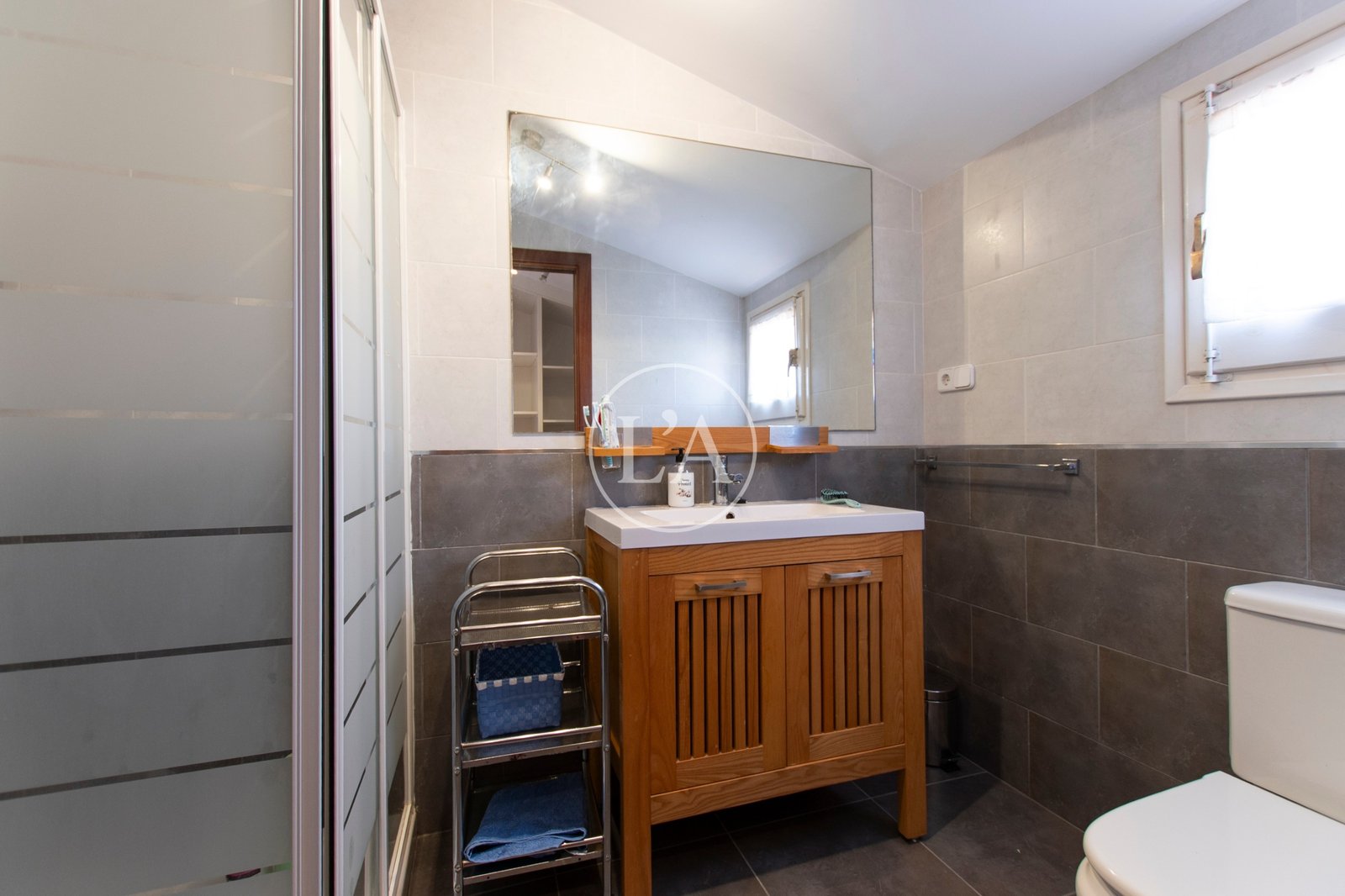 Casa unifamiliar con piscina en la Dorada Cambrils mueble baño