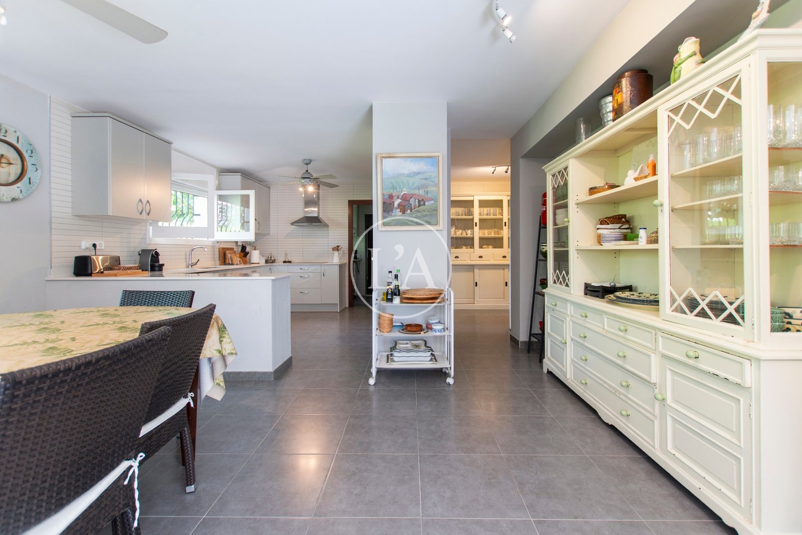 Casa unifamiliar con piscina en la Dorada Cambrils cocina comedor