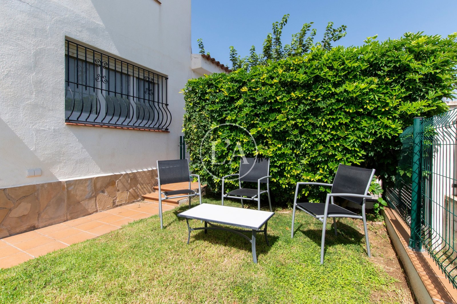 Casa unifamiliar con piscina en la Dorada Cambrils mesa exterior