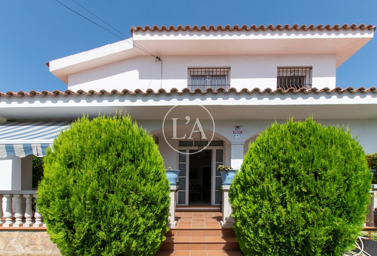 Casa unifamiliar con piscina en la Dorada Cambrils entrada principal