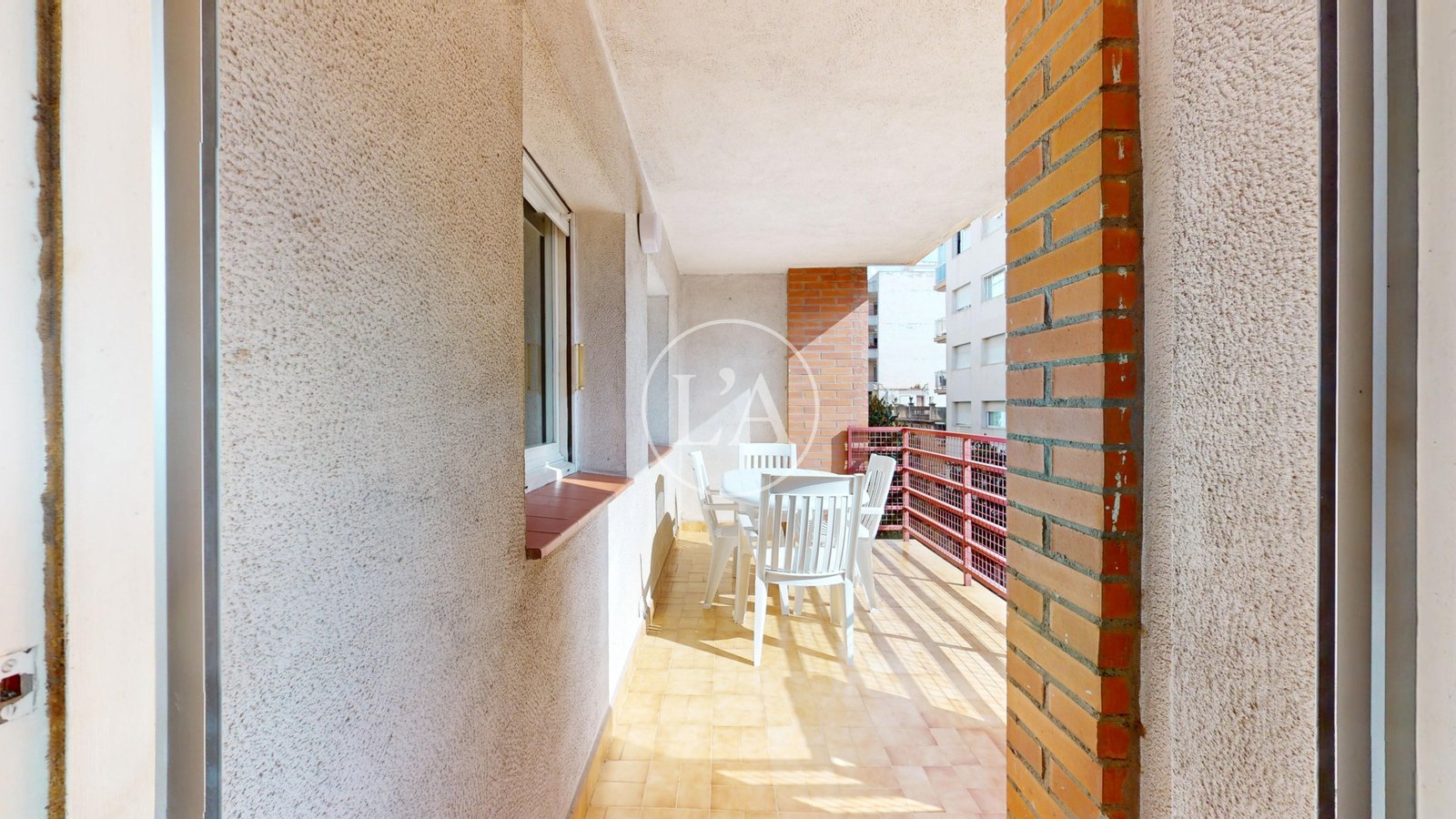 Piso de cuatro habitaciones en Cambrils terraza