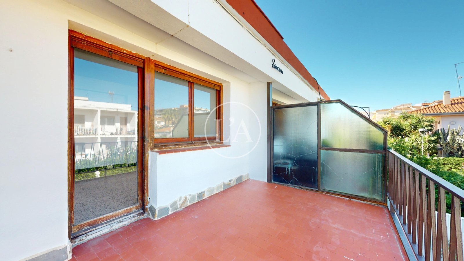 Apartamento para reformar en el Regueral, Cambrils – salida terraza habitación