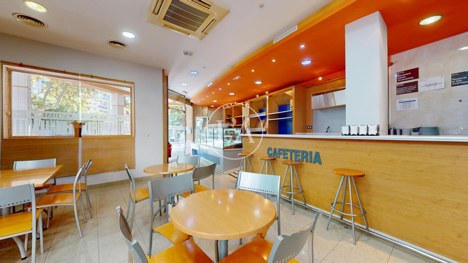 Bar cafetería en alquiler en avenida Baix Camp, Cambrils – mesas