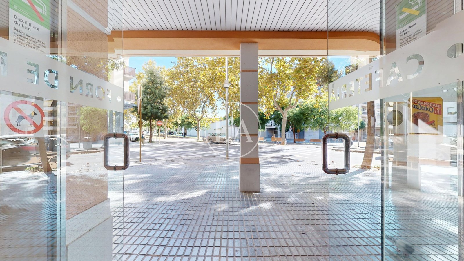 Bar cafetería en alquiler en avenida Baix Camp, Cambrils – salida