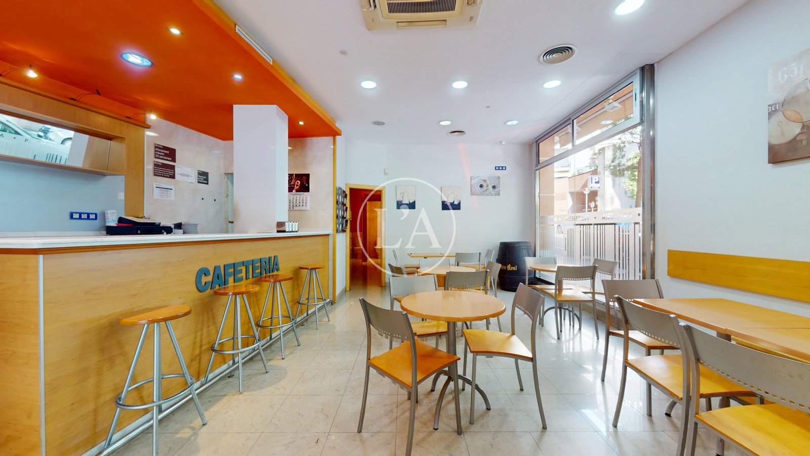 Bar cafetería en alquiler en avenida Baix Camp, Cambrils – aire acondicionado