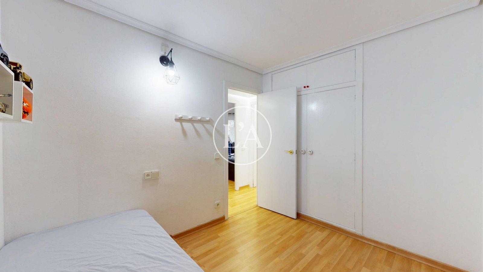 Piso esquinero con terraza en Cambrils habitación interior